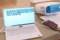 اتصال لپتاپ به پروژکتور یکی از روش‌های محبوب برای نمایش محتوا بر روی صفحه‌های بزرگتر