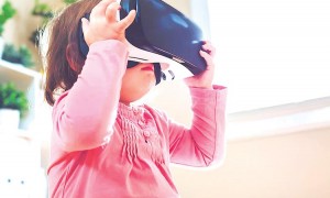 آیا هدست‌های واقعیت مجازی برای کودکان ضرر دارند؟